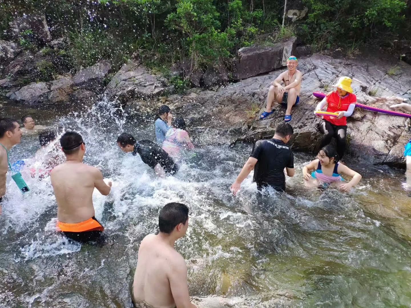 水底河溯溪